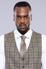 Checked-Beige-Vest-Wessi-1