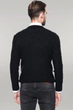 Patterned-Circle-Neck-Black-Sweater-Wessi-4