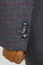 Black-Hidden-Button-Peak-Lapel-Coat-Wessi-5
