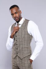 Checked-Beige-Vest-Wessi-2