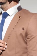 Single-Button-Standing-Collar-Beige-Men-Blazer-Wessi-1