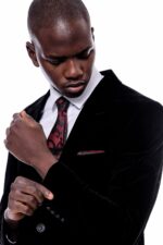 Wide-Peak-Lapel-Velvet-Black-Blazer-Wessi-1